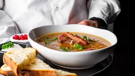 Почему на стол снова ставят холодец, щи и каши: новый язык русской кухни глазами шефов