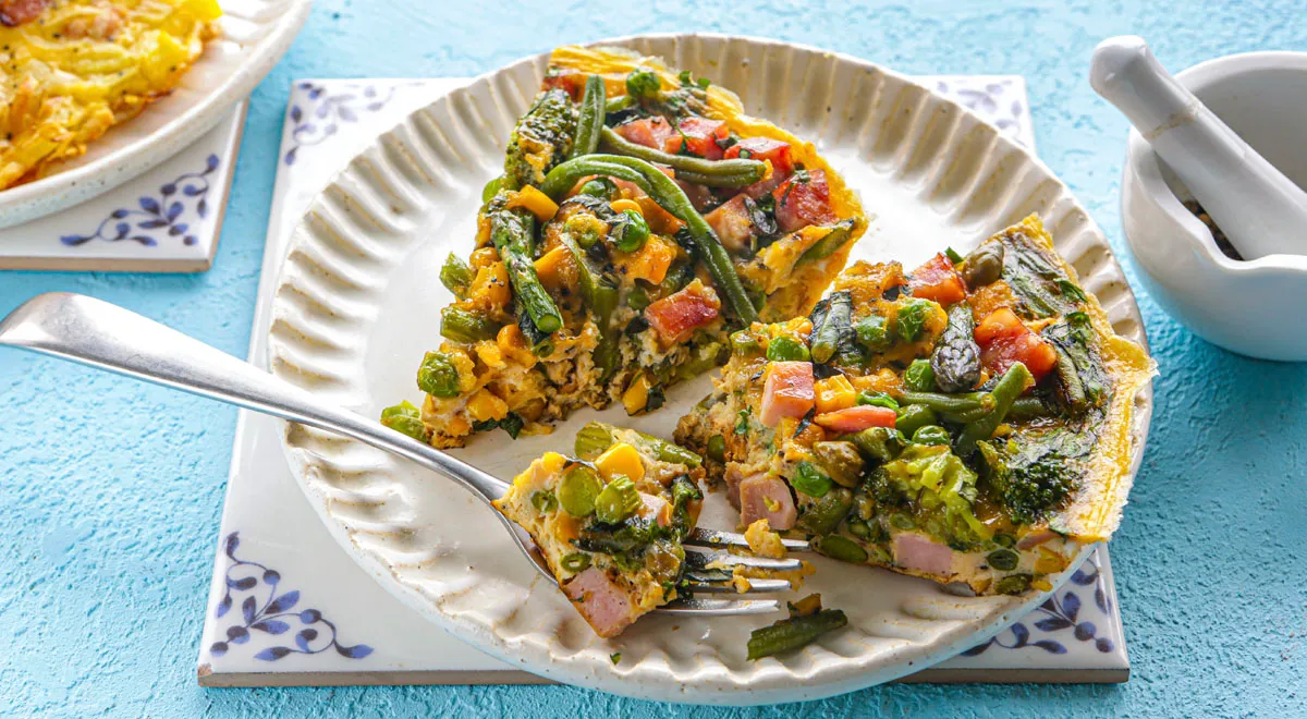 Рецепт фриттаты с овощами, ветчиной и российским сыром