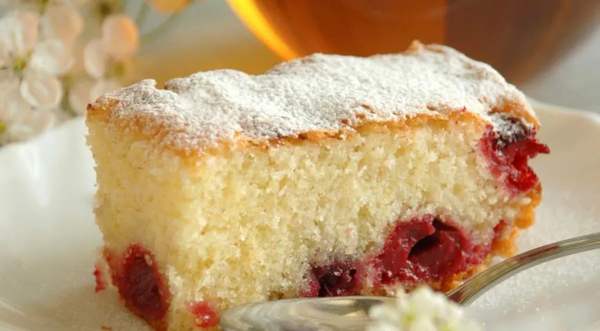 Вкусный вишневый пирог