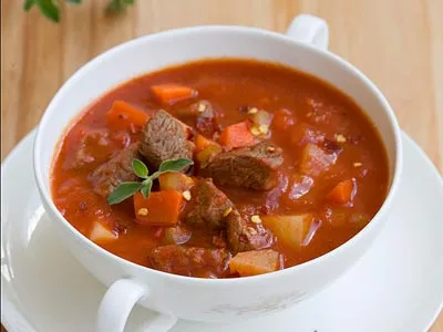 Учимся готовить с Наташей Скворцовой – суп-гуляш