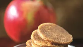 Рецепты с яйцом, продукцией пчеловодства и яблоком