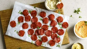 Рецепты с мясной гастрономией и чеддером