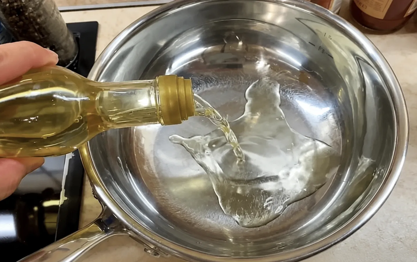 Подготовка соуса для куриных чупа чупсов