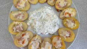 Запечённый картофель, фаршированный мясом