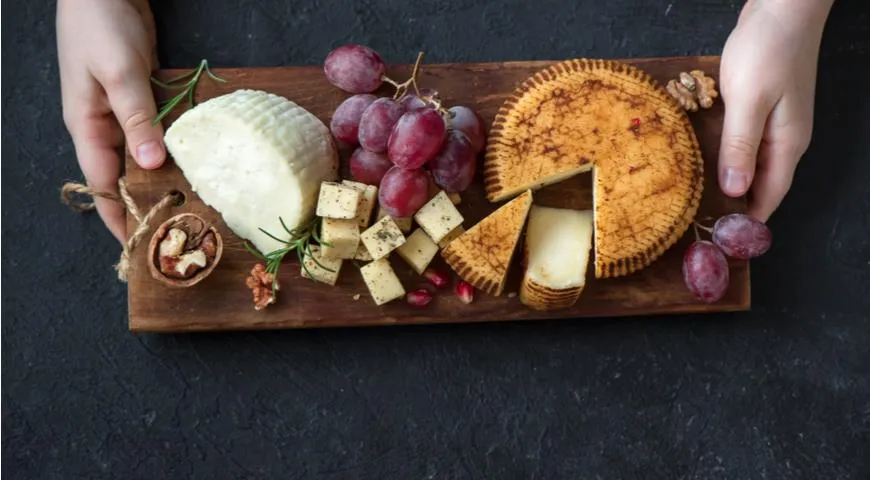 Ремесленный сыр с виноградом