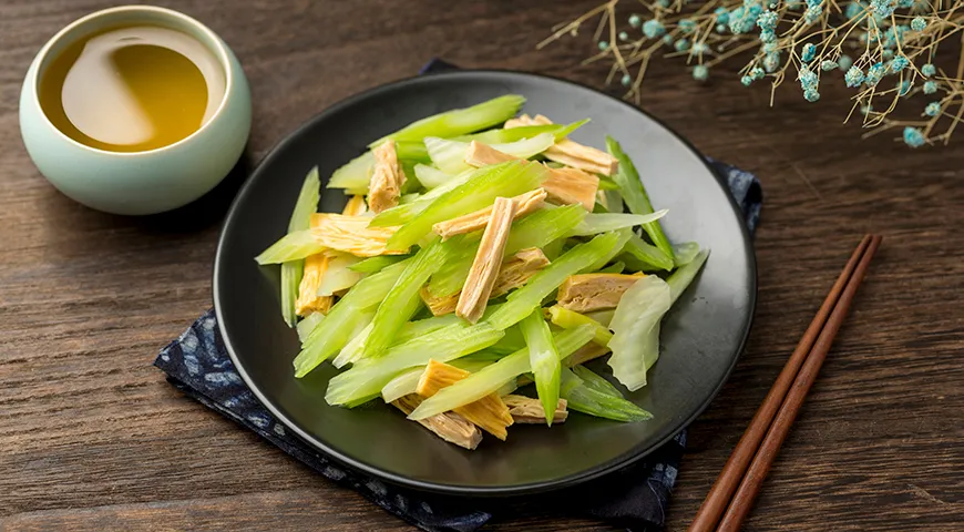 Соевая спаржа с сельдереем