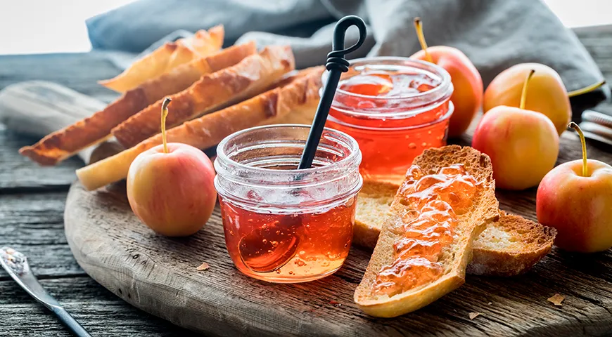 Небольшой размер и насыщенный аромат делают яблоки Китайка идеальными для варенья, джемов