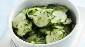 Рецепты с сырами, продукцией пчеловодства и огурцом