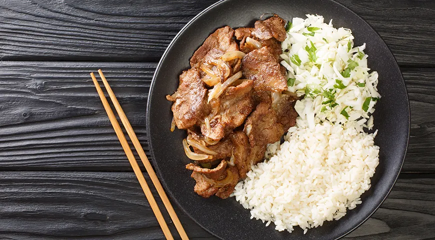 Свинина с имбирем из аниме «Кулинарные скитания в параллельном мире»