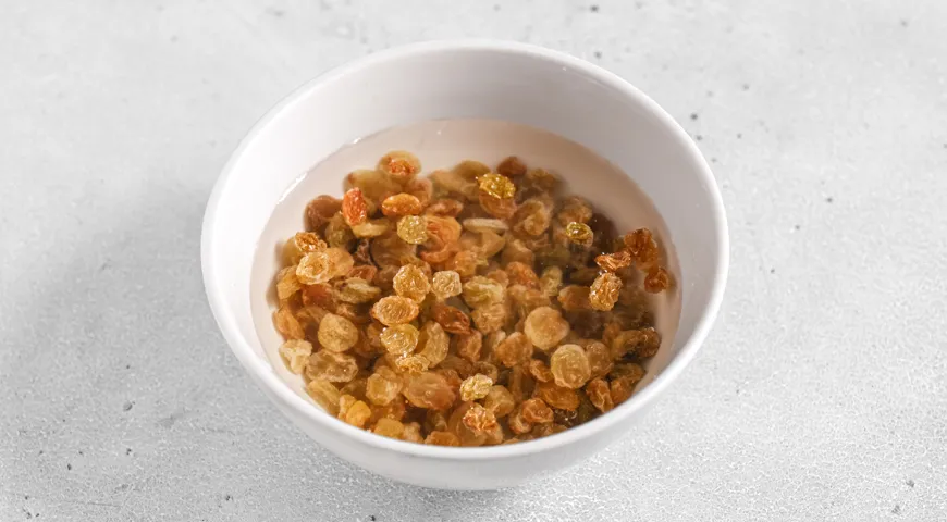 Сладкий пирог на кефире в мультиварке