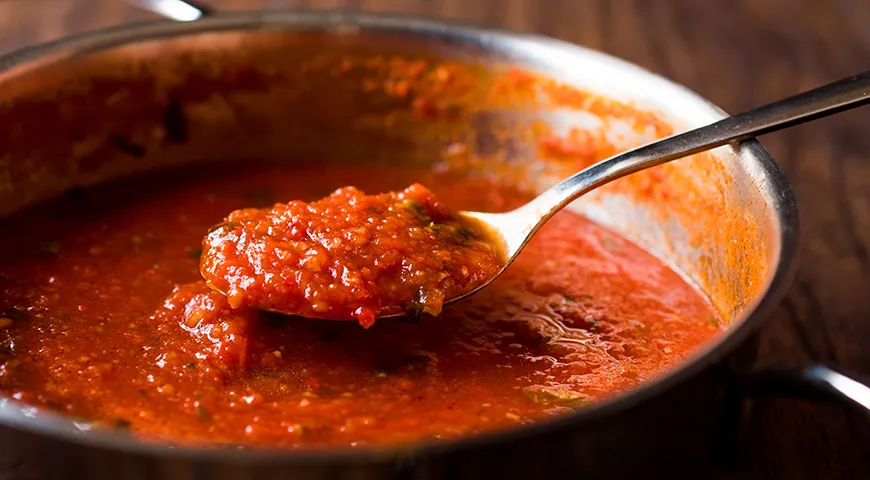 Домашняя томатная паста – великолепная основа для соусов, супов и подлив