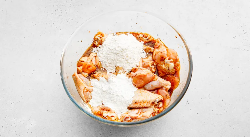 Крылышки в кисло сладком соусе на сковороде