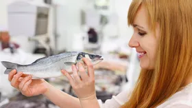 Как выбрать в магазине рыбу первой свежести