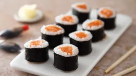 Маки-роллы с лососем