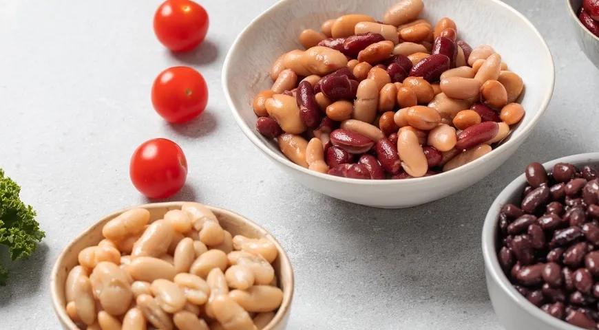 Самые распространенные сорта фасоли — белая, красная, а также черная и пестрая фасоль