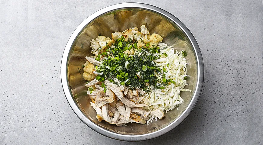 Капустный салат с курицей