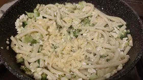 Макароны с творогом и брокколи