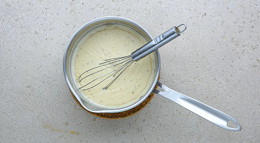 Блинная запеканка с курицей и брокколи