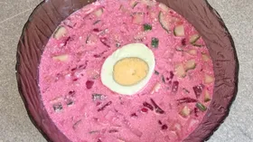 Свекольник с копченой колбасой на хлебном квасе