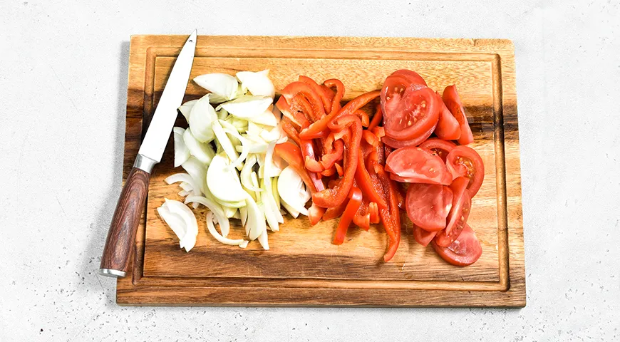 Лещ, запечённый целиком в рукаве в духовке