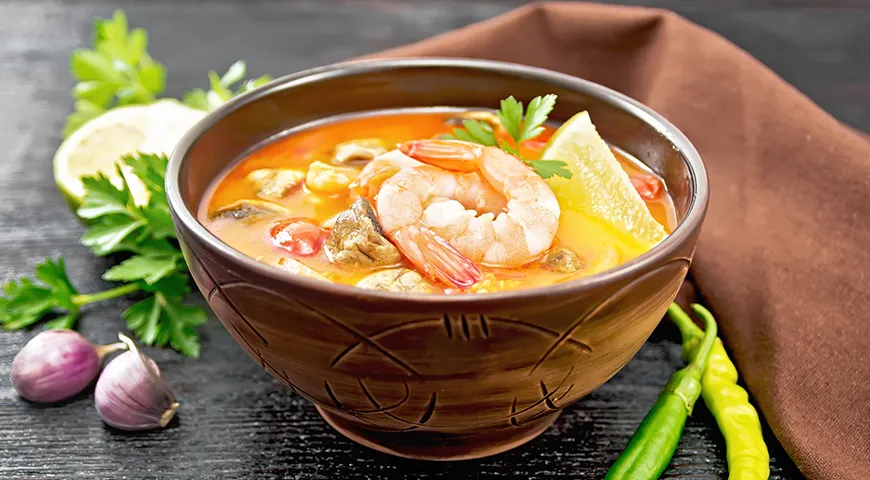Том ям кунг – так навается версия популярного тайского супа с добавлением креветок