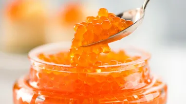 Чем полезна имитированная икра? Врач рассказала, можно ли давать ее детям