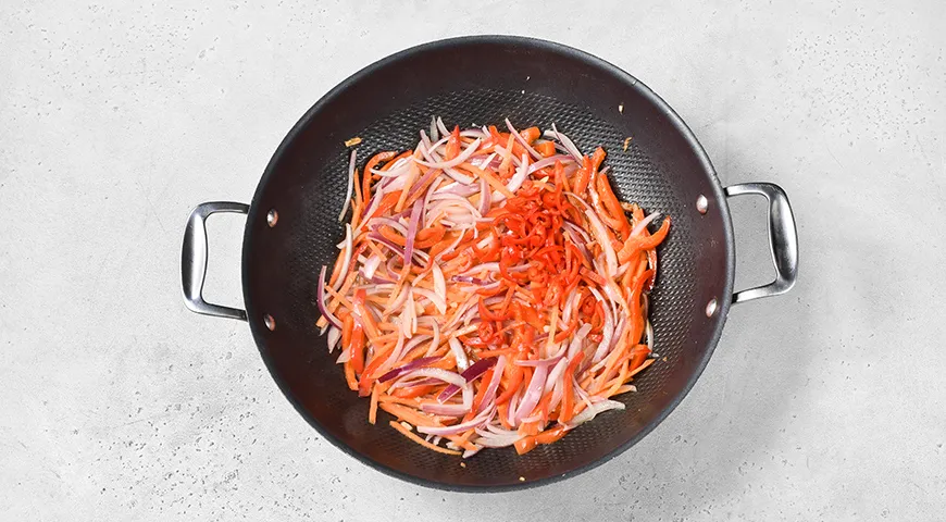 Фунчоза с морепродуктами и овощами