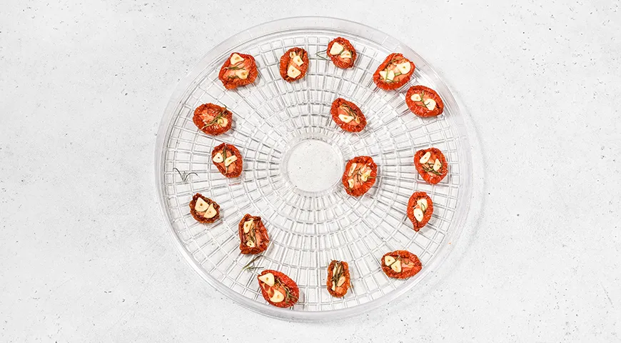 Вяленые помидоры в сушилке