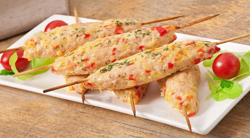 Люля из курицы с овощами и пряными травами