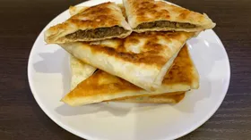 Рецепты с сырами, говядиной и хлебобулочными изделиями