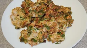 Рубленые куриные котлеты с лисичками и зеленью