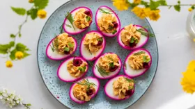 Маринованные яйца к пиву: чем интересна закуска и как ее приготовить в домашних условиях