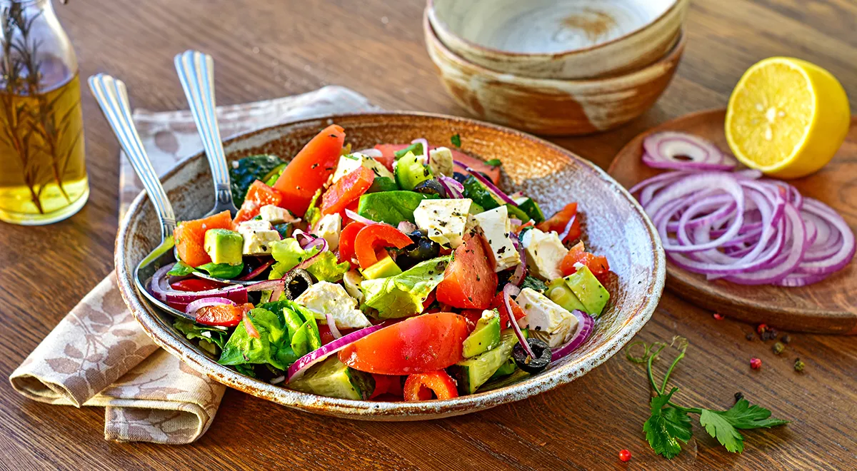 Рецепт греческого салата с авокадо