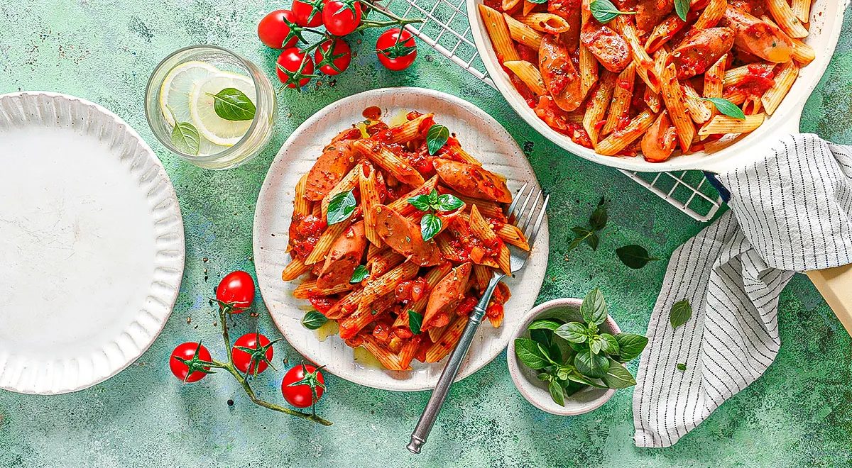 Рецепт пасты с веганскими сосисками в томатном соусе