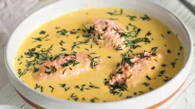 Суп-пюре с кнелями из лосося