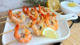 Шашлычки из креветок с итальянскими травами