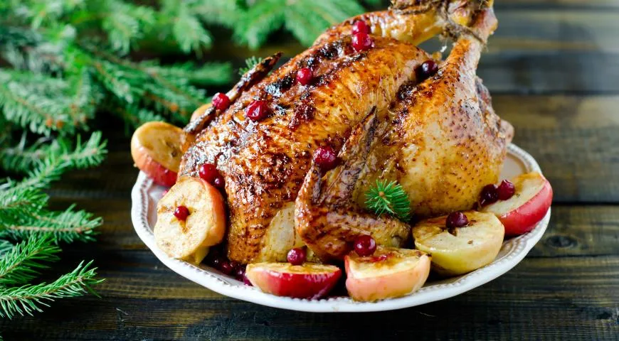 Рецепт рождественской запеченной курицы с яблоками и клюквой