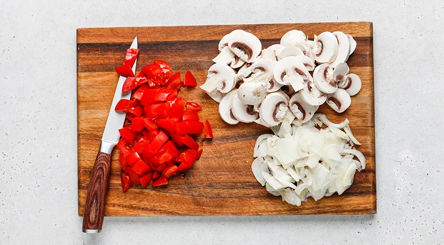 Мясо по-французски из курицы на сковороде