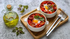 Шакшука с сардельками