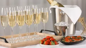 Новогоднее шампанское, полный гайд от экспертов: как выбрать, как подать и в каких бокалах