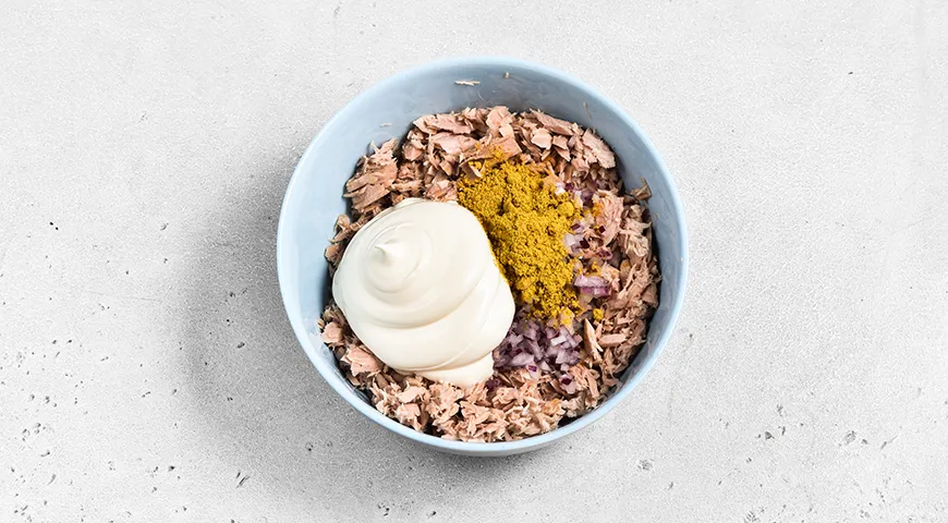 Рулет из лаваша с тунцом и яйцом