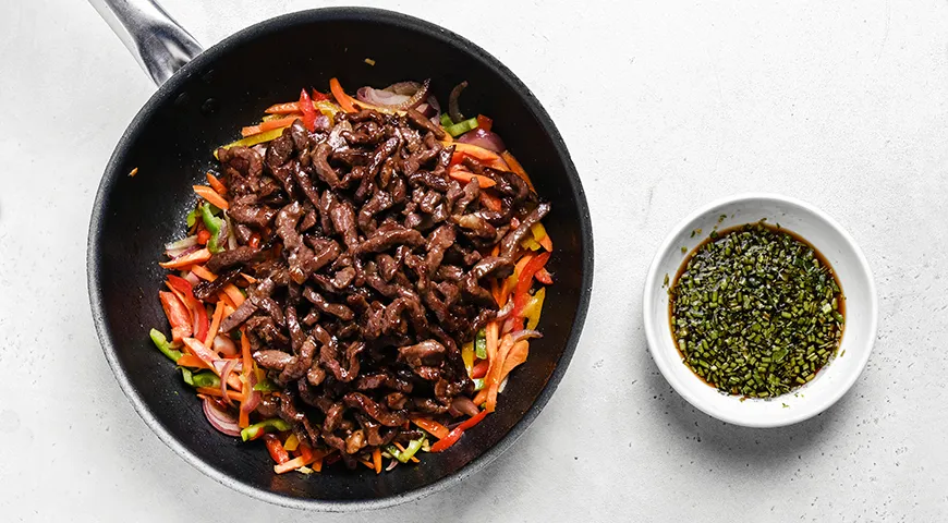 Мясо по-тайски с овощами