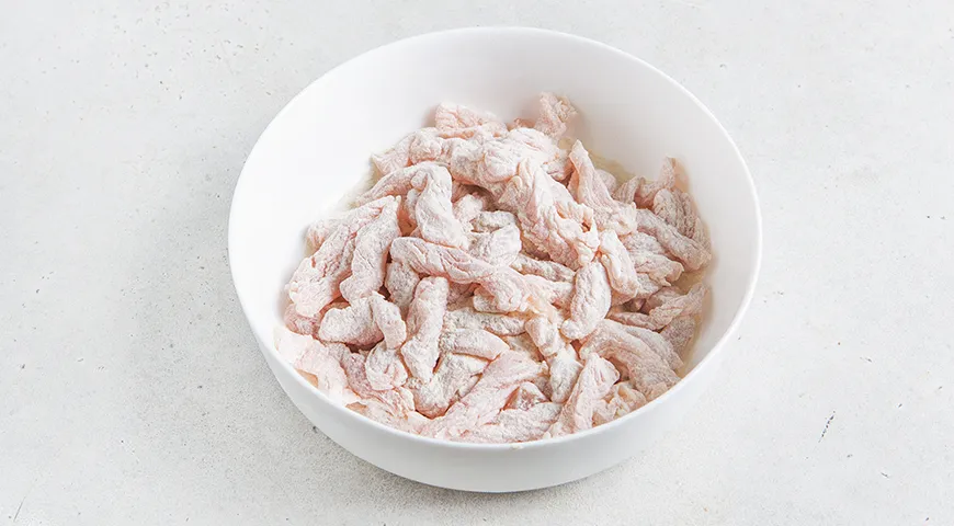 Бефстроганов из индейки с грибами в сливочном соусе