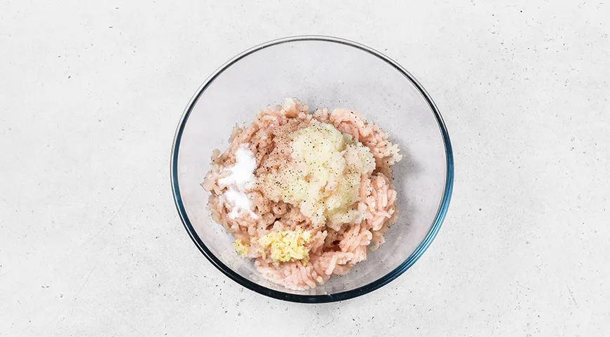 Куриные фрикадельки в грибном соусе (на сковороде)