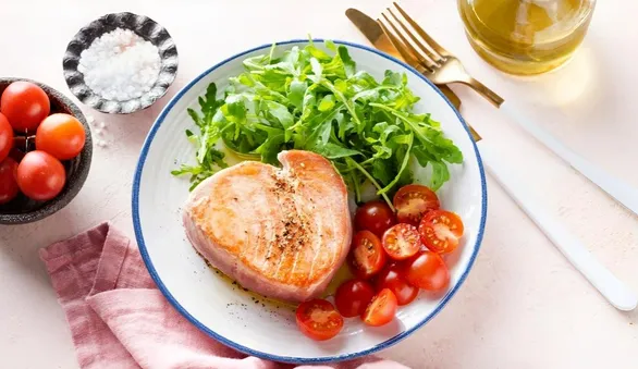 Как приготовить стейк из тунца: 8 рецептов для вкусного ужина