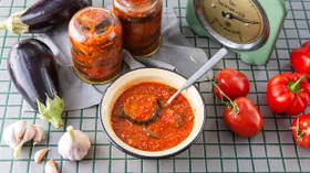 Салат «Ленивый огонек» из баклажанов с помидорами на зиму