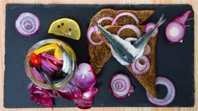 Шпроты домашнего приготовления с добавлением яблочного уксуса