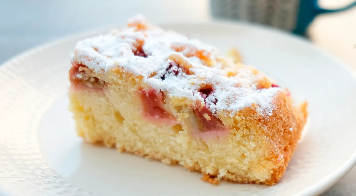 Шарлотка с ревенем