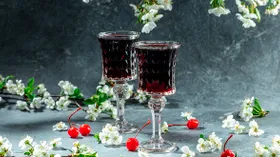 Вино из вишни в домашних условиях: 6 простых рецептов — от сухого до крепленого