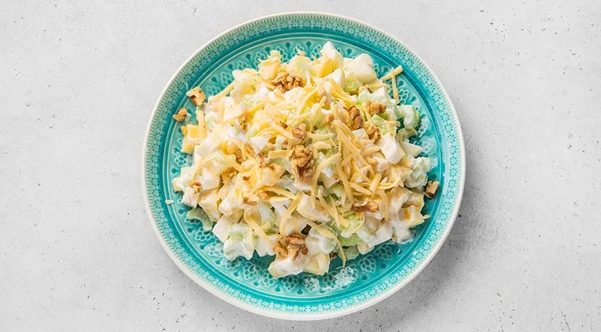 Салат из сельдерея, ананаса и яблока